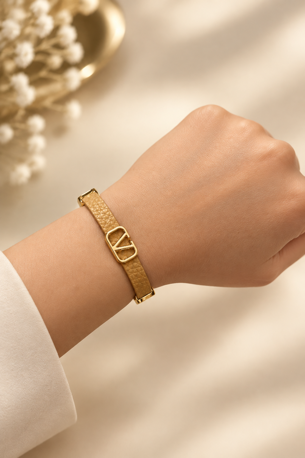 Elegant light brown Leather Belt Bracelet