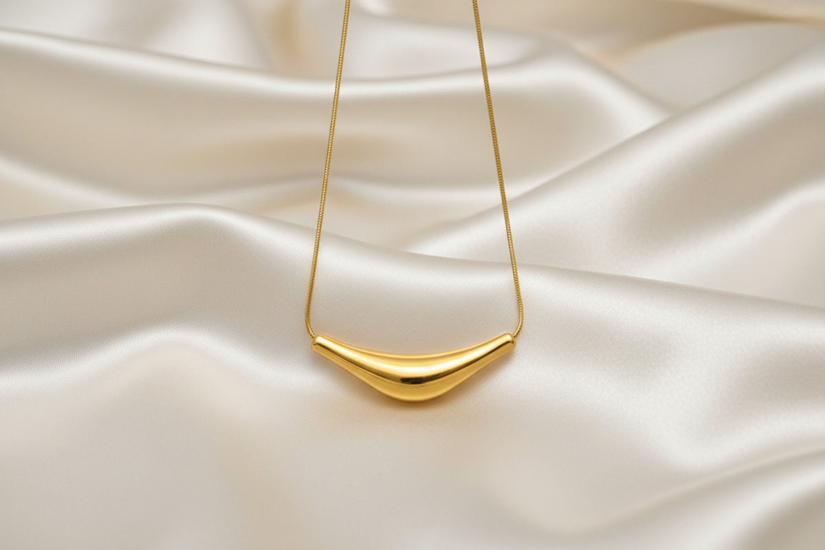 Golden pendant statement necklace